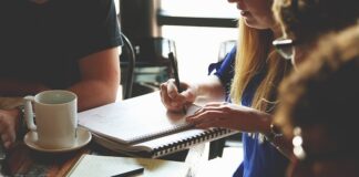 Jak stworzyć tabelę w bazie danych?