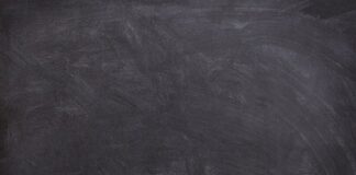 Do czego jest czarny przycisk w naczepie?